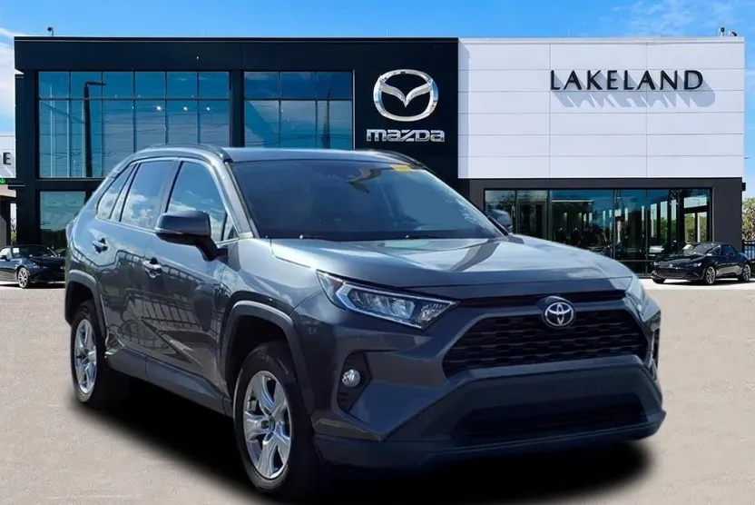 2020 Toyota RAV4 XLE photo 1