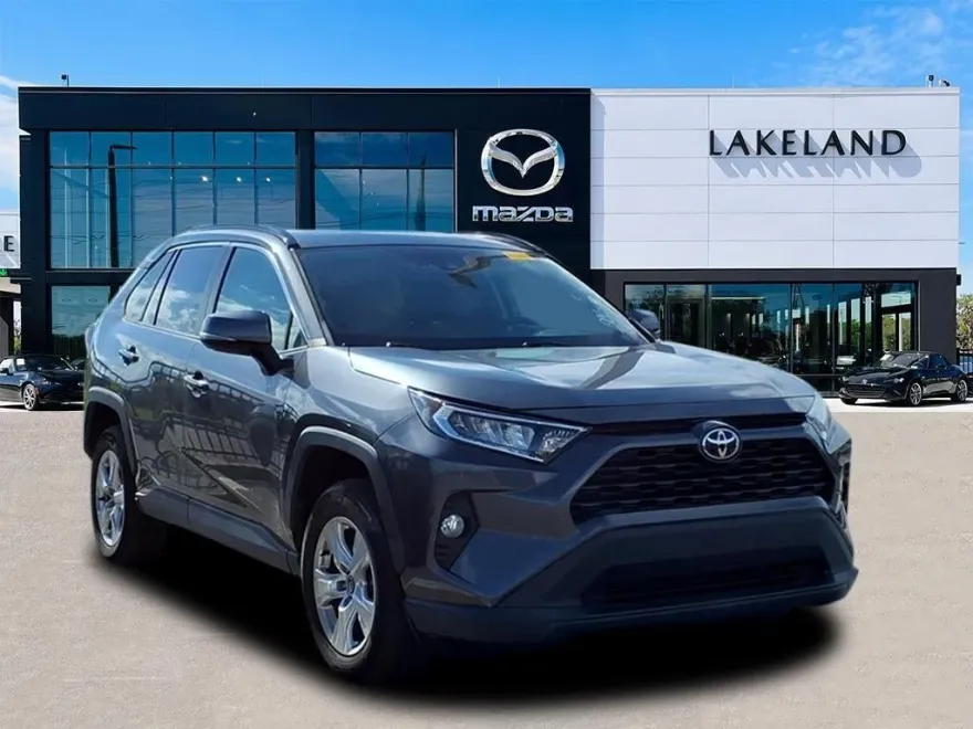 2020 Toyota RAV4 XLE photo 1