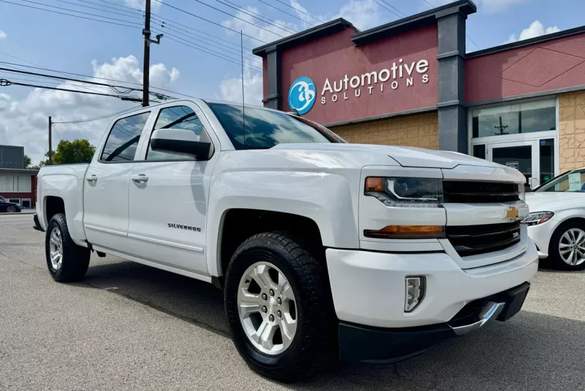 2017 Chevrolet Silverado 1500 LT photo 1