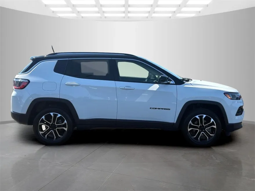 2022 Jeep Compass Limited photo 1