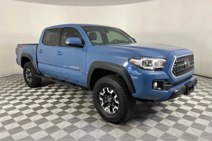 2019 Toyota Tacoma TRD Off-Road photo 1