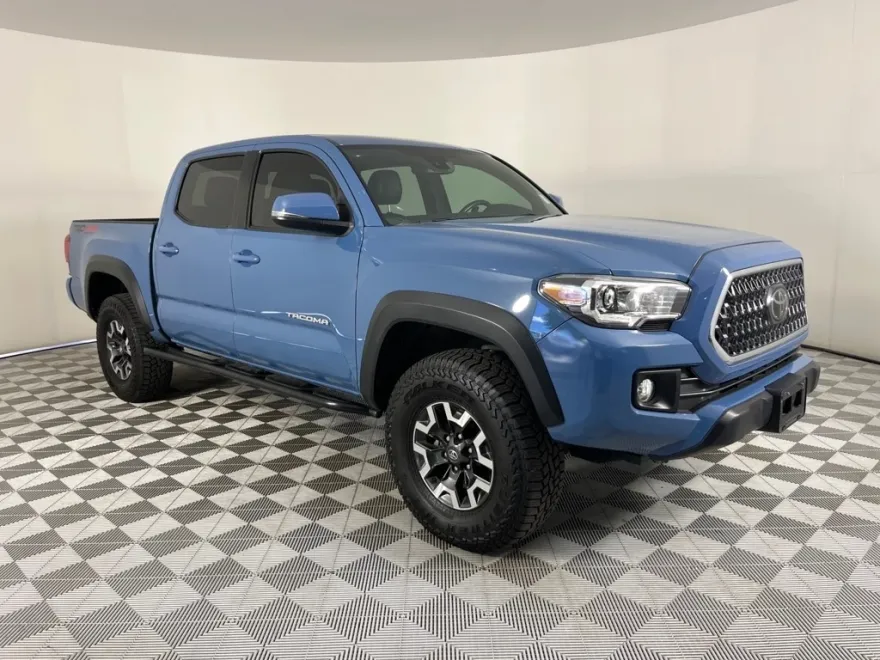 2019 Toyota Tacoma TRD Off-Road photo 1