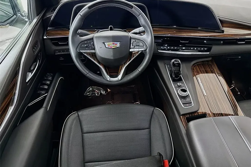 2024 Cadillac Escalade Premium Luxury photo 1
