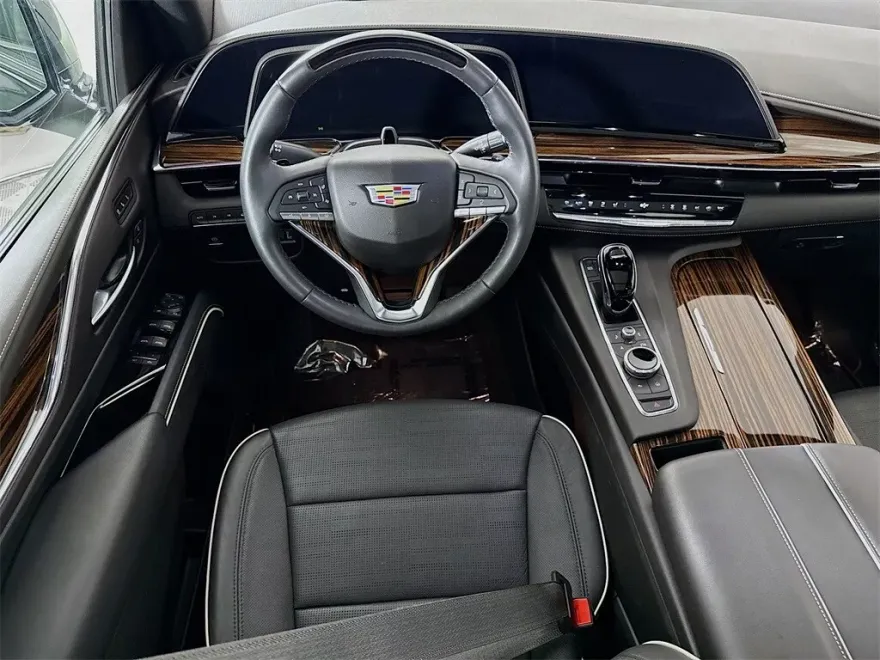 2024 Cadillac Escalade Premium Luxury photo 1