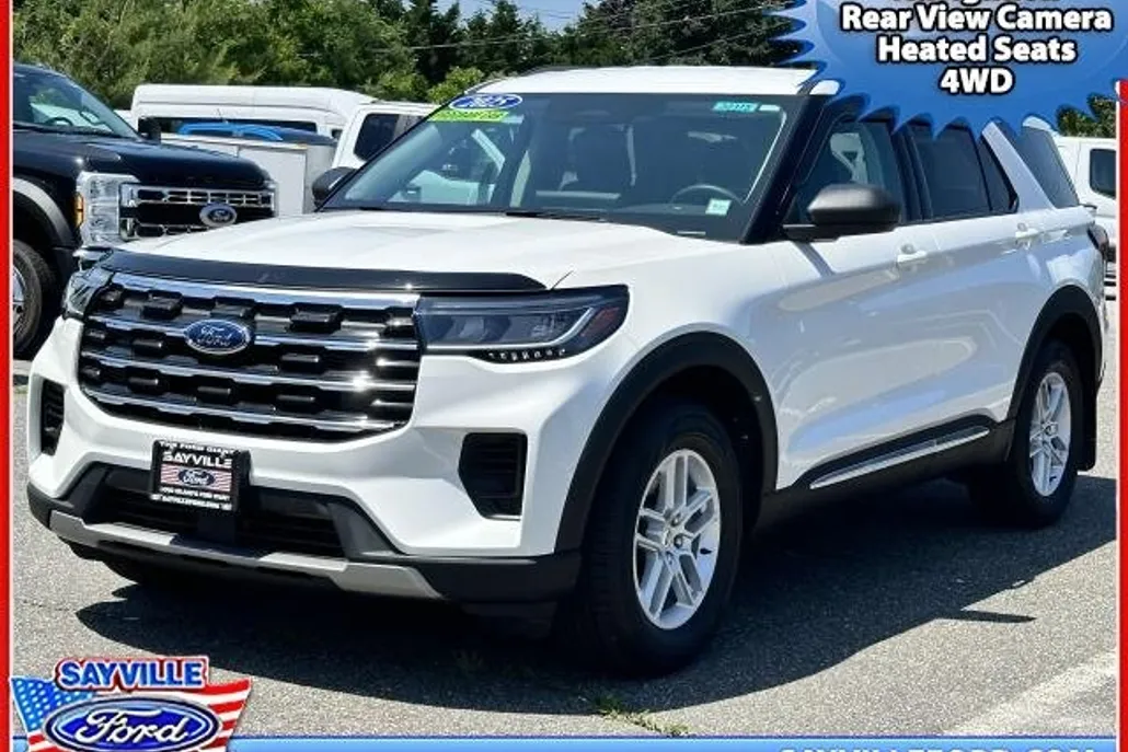 2025 Ford Explorer photo 1