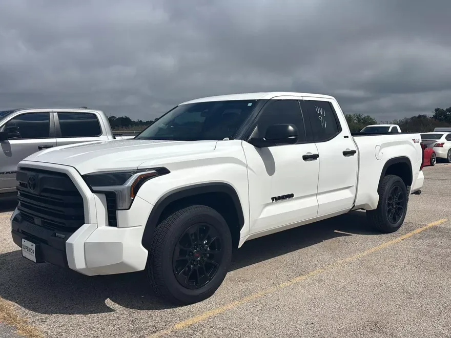 2022 Toyota Tundra SR5 photo 1