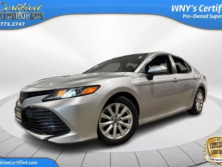 2018 Toyota Camry LE photo 1