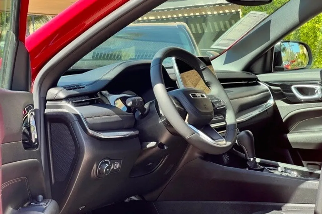 2023 Jeep Compass Limited photo 1