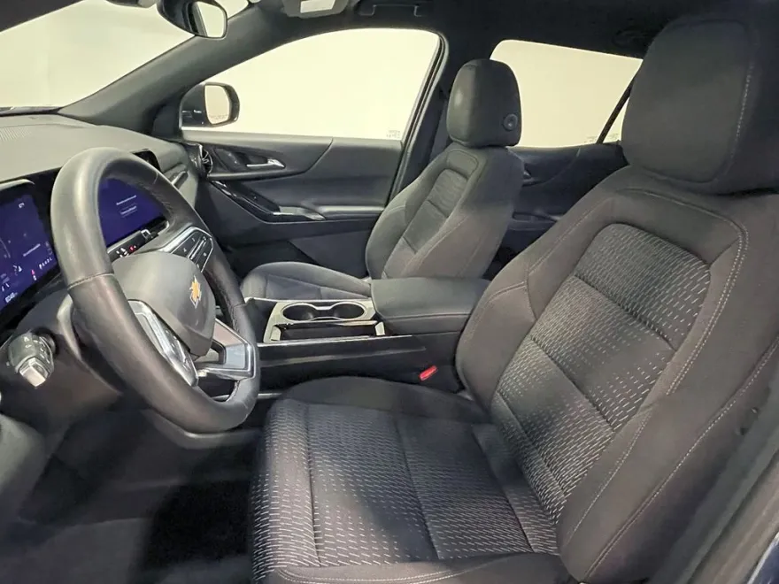 2025 Chevrolet Equinox LT photo 1