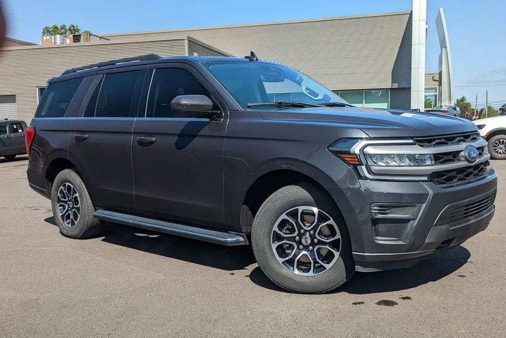 2022 Ford Expedition XLT photo 1