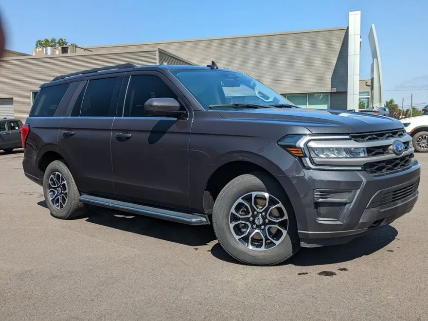 2022 Ford Expedition XLT photo 1