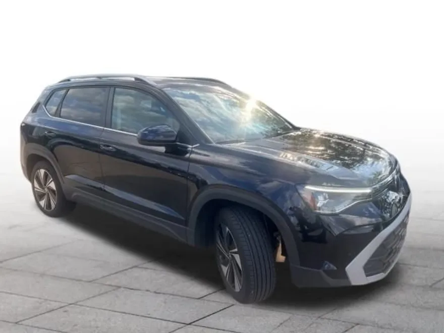 2025 Volkswagen Taos SE photo 1