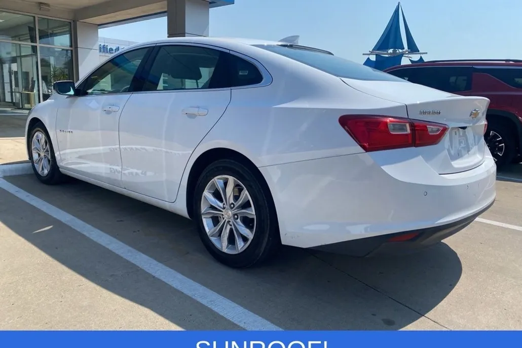 2024 Chevrolet Malibu 1LT photo 1