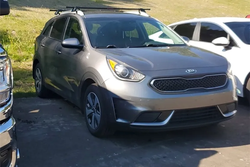 2017 Kia Niro LX photo 1