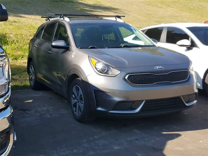 2017 Kia Niro LX photo 1