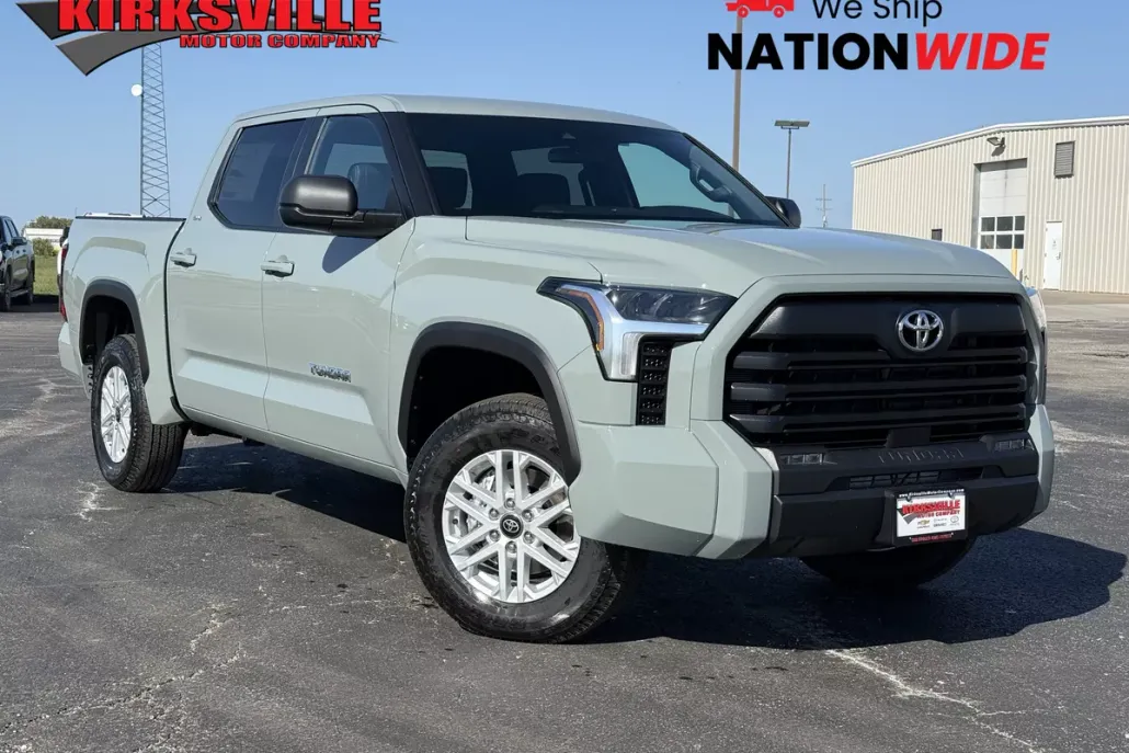 2026 Toyota Tundra SR5 CrewMax photo 1