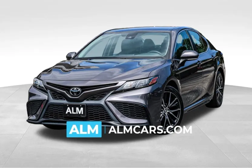 2022 Toyota Camry SE photo 1