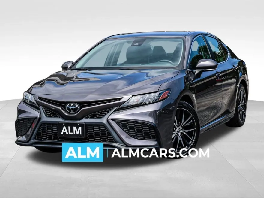 2022 Toyota Camry SE photo 1