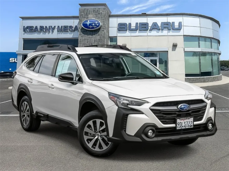 2023 Subaru Outback Premium photo 1