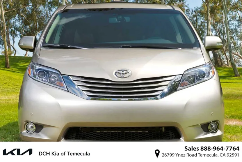 2015 Toyota Sienna L photo 1