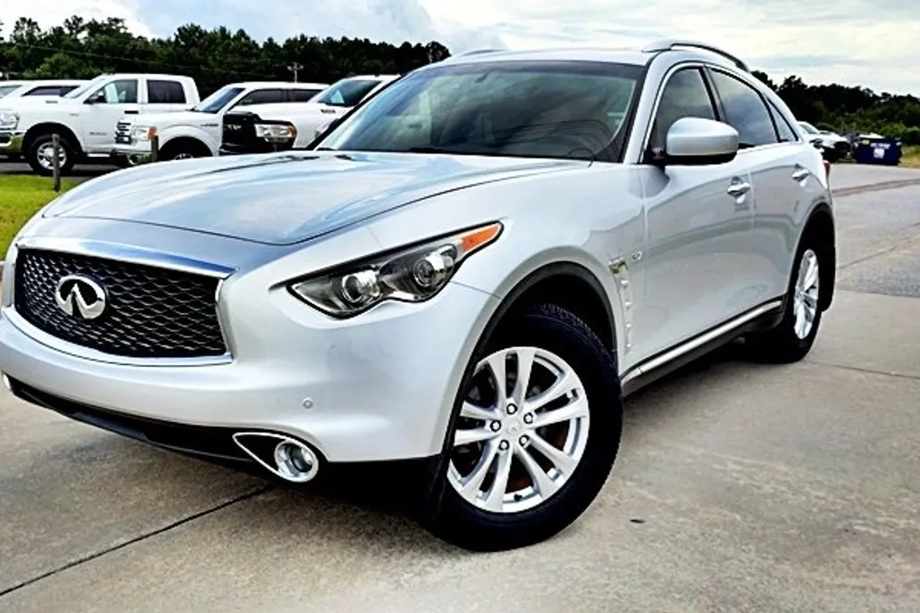 2017 Infiniti QX70 photo 1