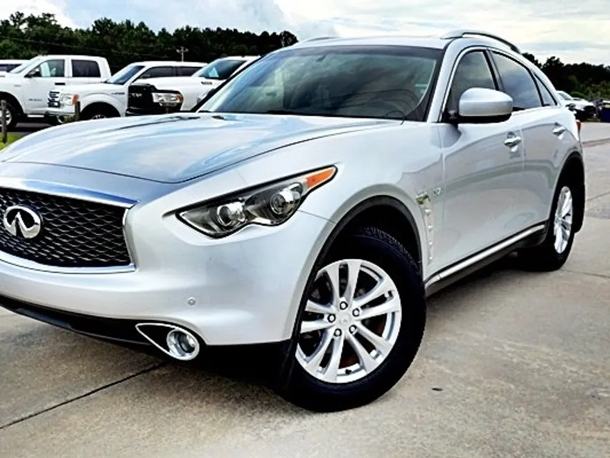 2017 Infiniti QX70 photo 1
