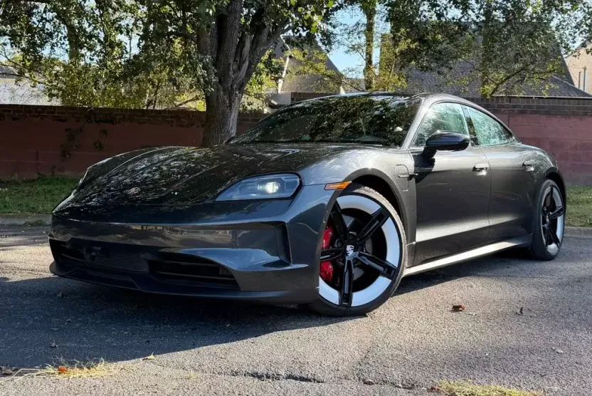 2025 Porsche Taycan 4S photo 1