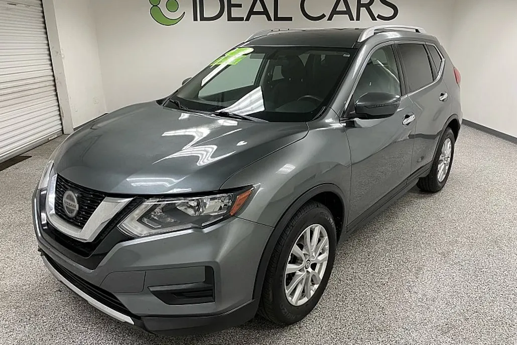 2018 Nissan Rogue SV photo 1