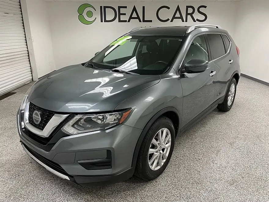 2018 Nissan Rogue SV photo 1