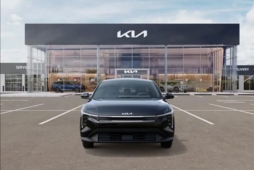 2025 Kia K4 LXS photo 1