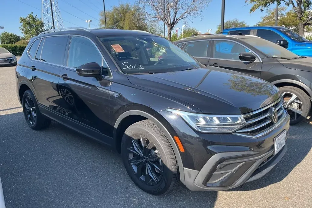 2022 Volkswagen Tiguan SE photo 1