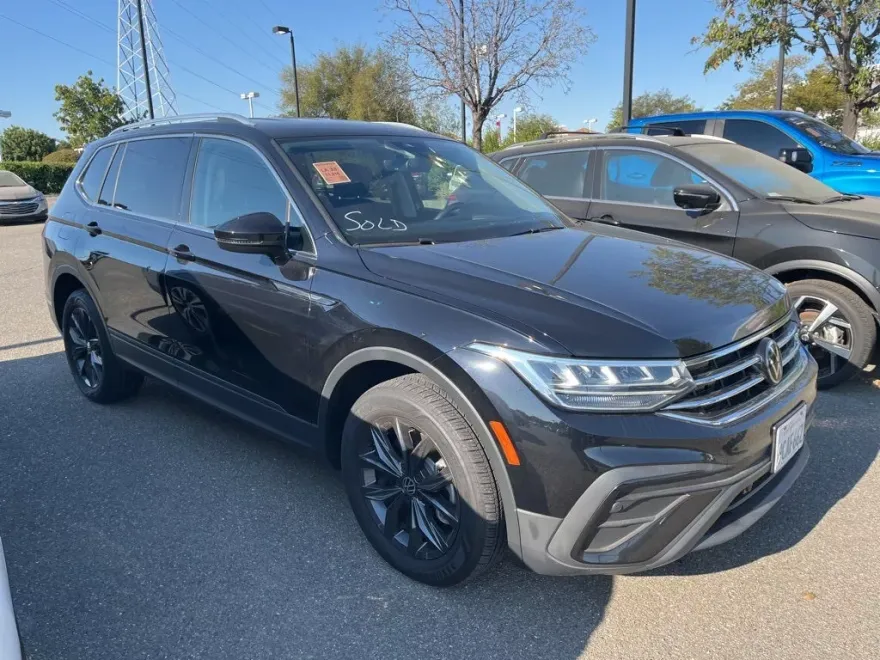 2022 Volkswagen Tiguan SE photo 1