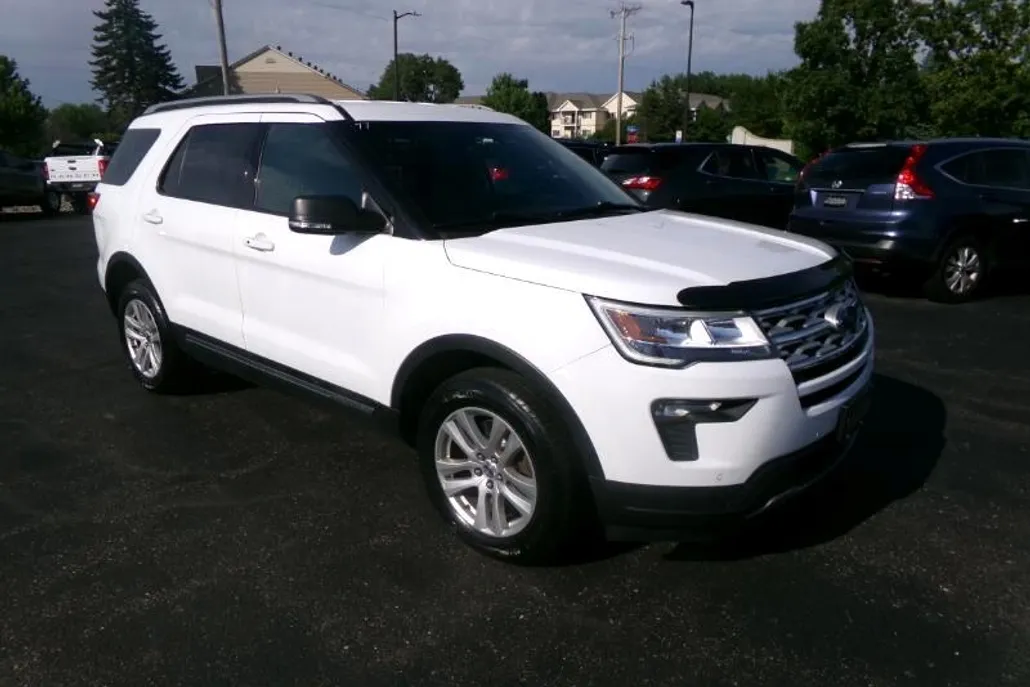 2019 Ford Explorer XLT photo 1