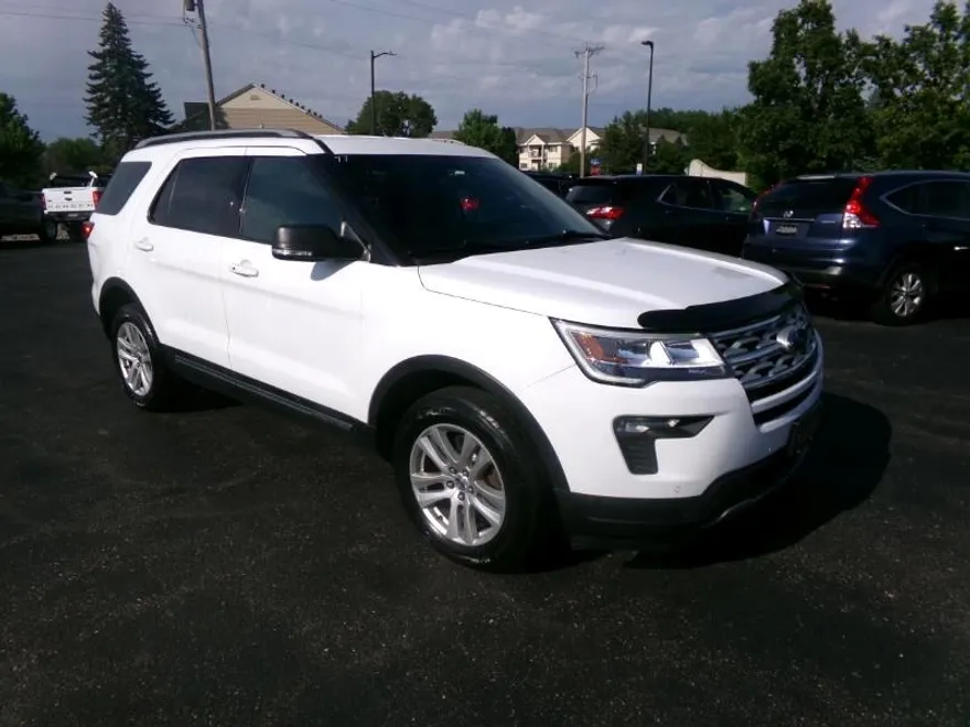 2019 Ford Explorer XLT photo 1