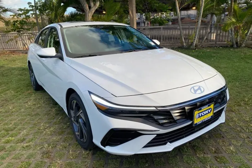 2025 Hyundai Elantra SEL Convenience photo 1