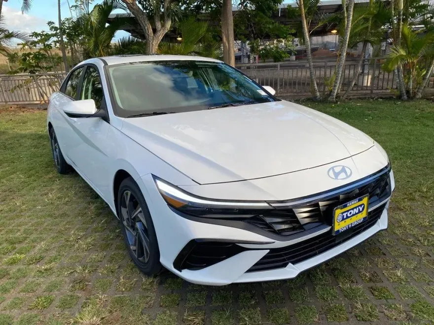 2025 Hyundai Elantra SEL Convenience photo 1