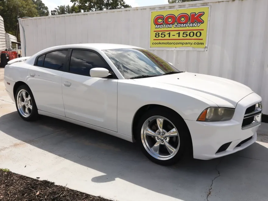 2013 Dodge Charger SXT photo 1