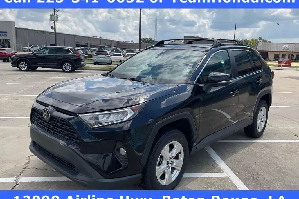 2021 Toyota RAV4 XLE photo 1