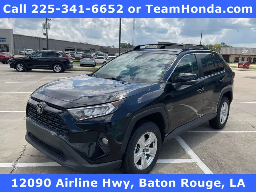 2021 Toyota RAV4 XLE photo 1