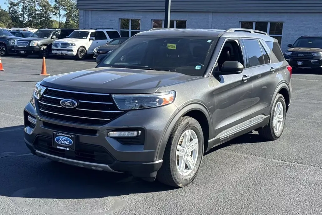 2020 Ford Explorer XLT photo 1