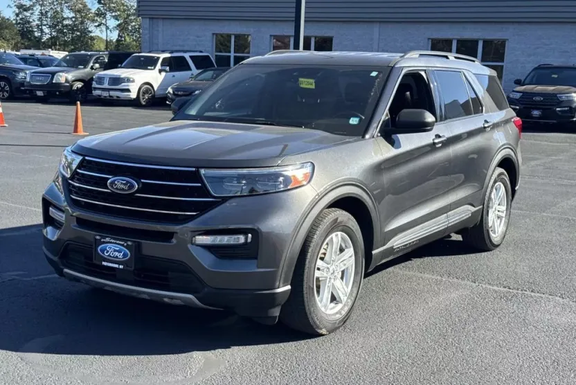 2020 Ford Explorer XLT photo 1