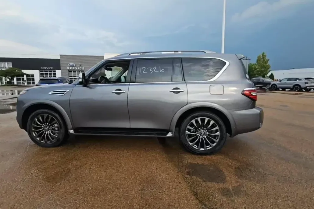 2023 Nissan Armada Platinum photo 1