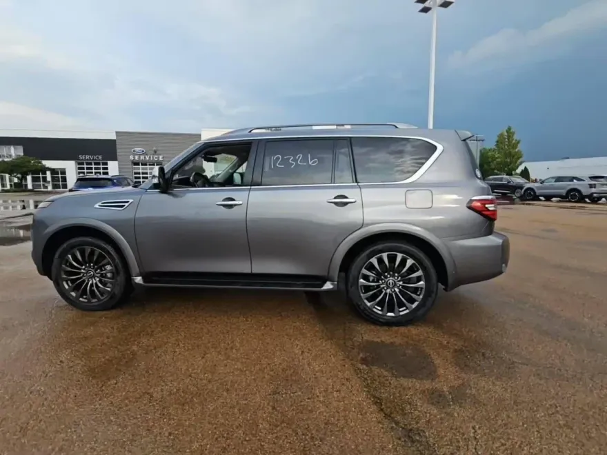2023 Nissan Armada Platinum photo 1
