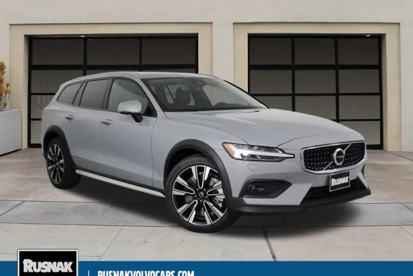 2026 Volvo V60 Cross Country B5 photo 1