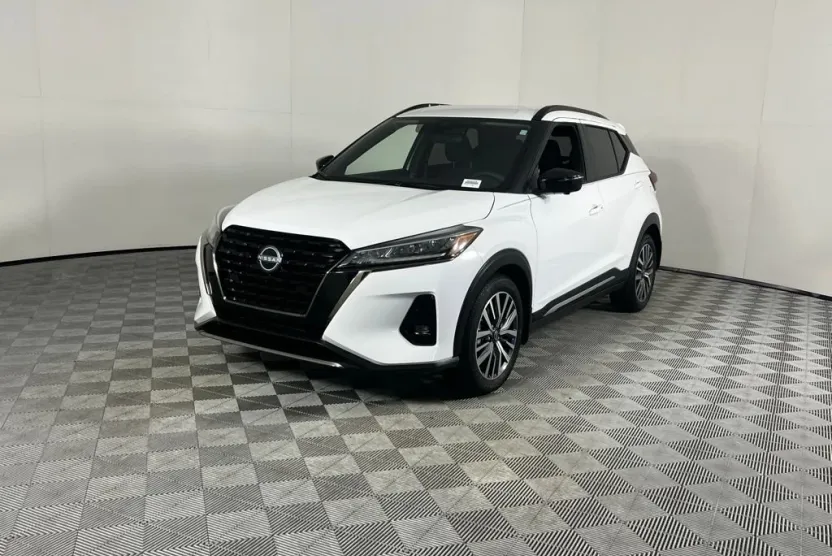 2024 Nissan Kicks SR photo 1