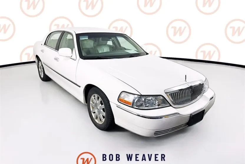 2011 Lincoln Town Car Signature Limited photo 1