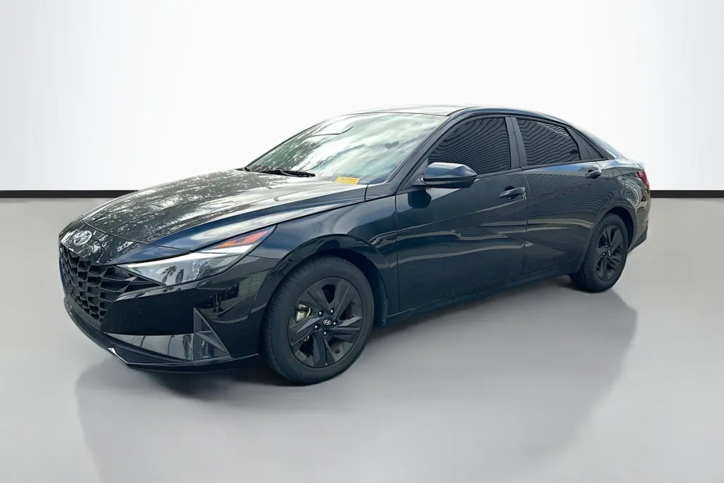 2022 Hyundai Elantra SEL photo 1