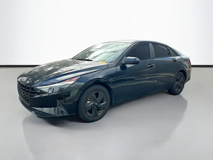 2022 Hyundai Elantra SEL photo 1