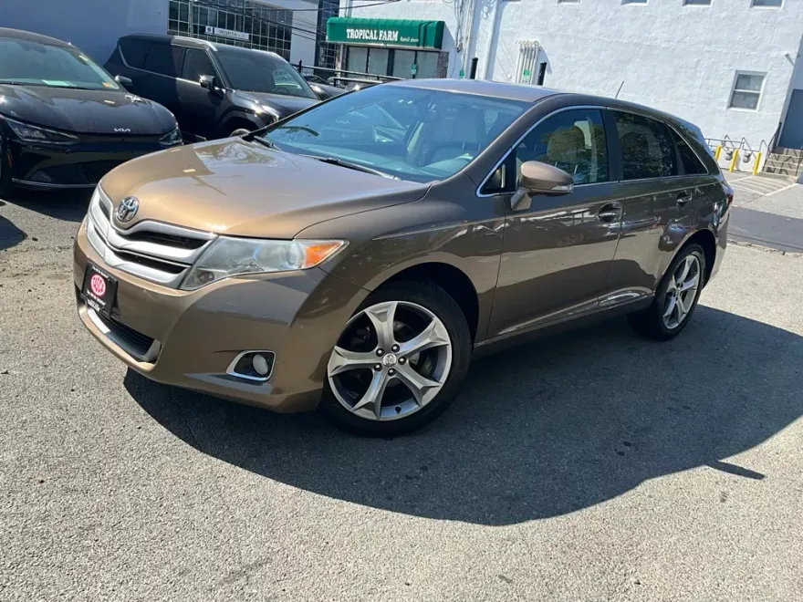 2013 Toyota Venza LE photo 1