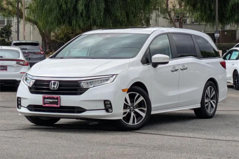 2022 Honda Odyssey Touring photo 1